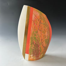 Load image into Gallery viewer, Sculptural vessel No 21
