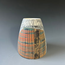 Load image into Gallery viewer, Sculptural Vessel No 11
